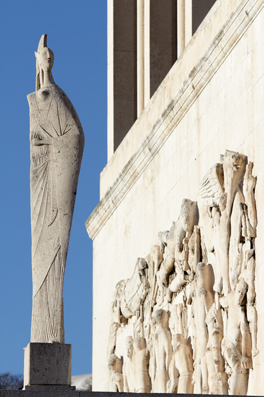 foto della Minerva e della facciata UniTS