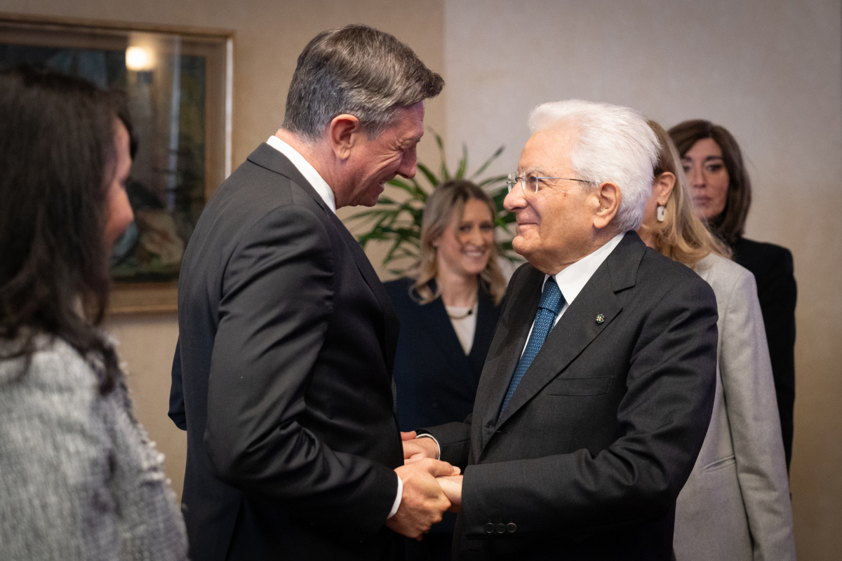 Mattarella-Pahor-LHC - stratta di mano Mattarella Pahor